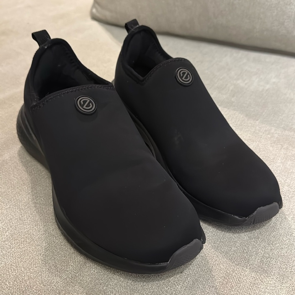 Cole Haan Zero Gravity Grand 360 Black sneakers - size 10.5
